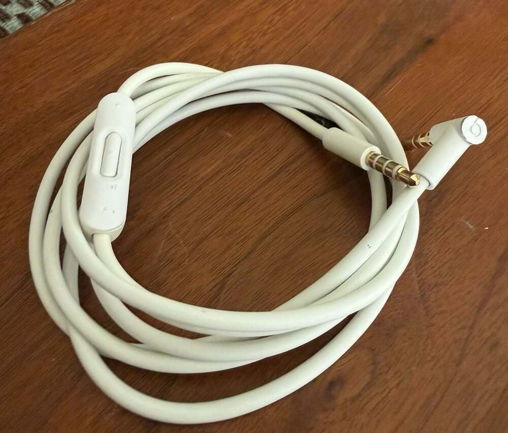 OEM Beats by Dr. Dre White 3.5mm Audio Cable with Mic and Volume Control
